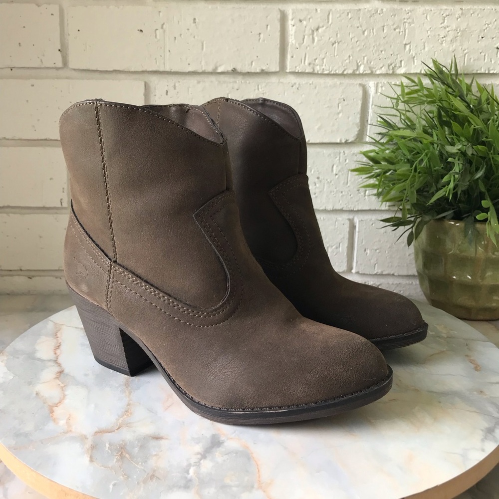 Rocketdog Soundoff Slip On Brown Ankle Boot